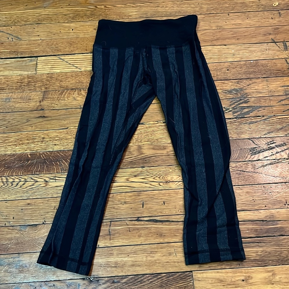 LULULEMON size 2 black striped leggings